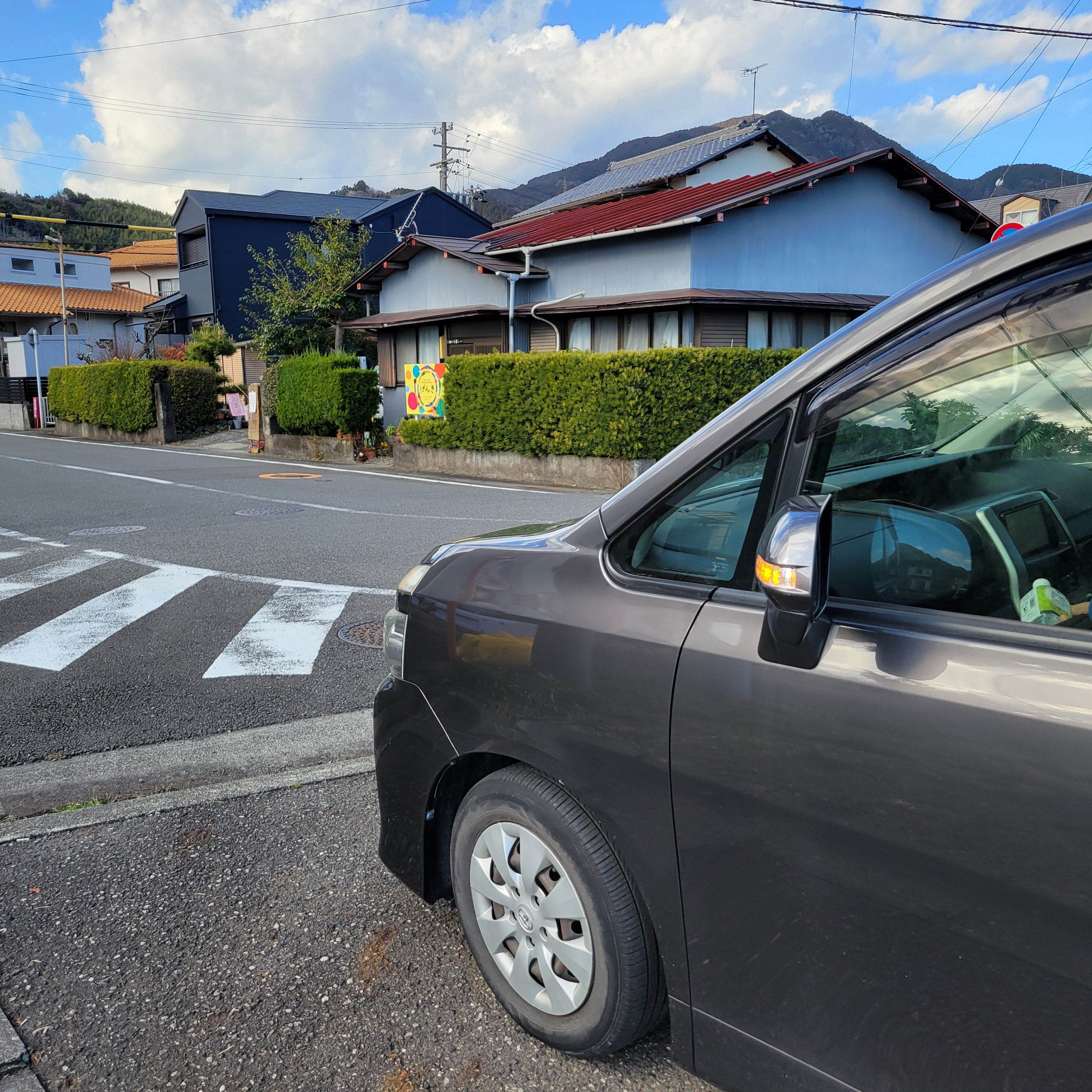 自宅から安心して支援を受けられる送迎サービスで心の健康を支えます