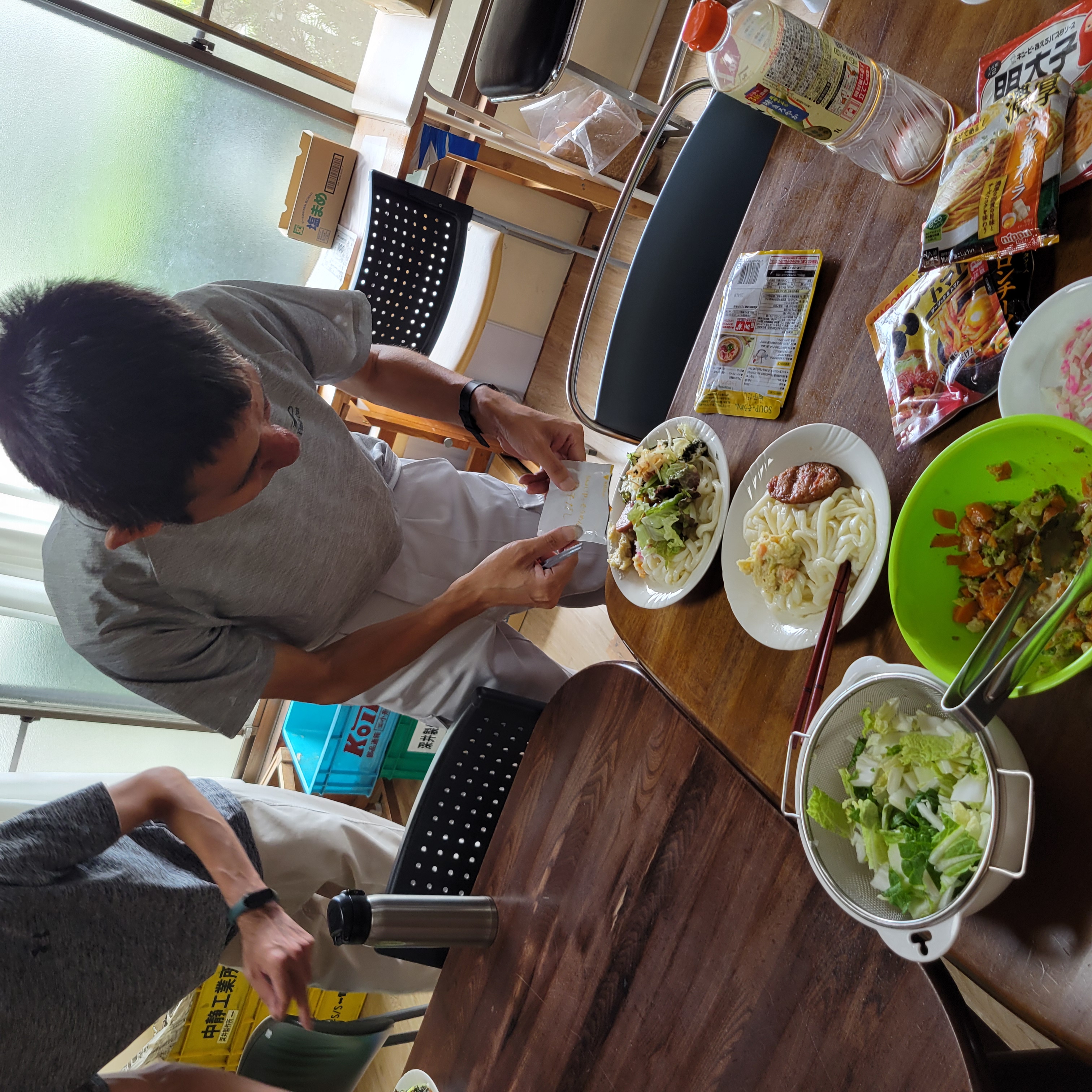 手作りの温かい昼食